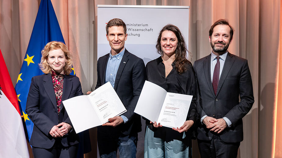 Bundesministerin Eva Holzleitner mit Gewinner*innen